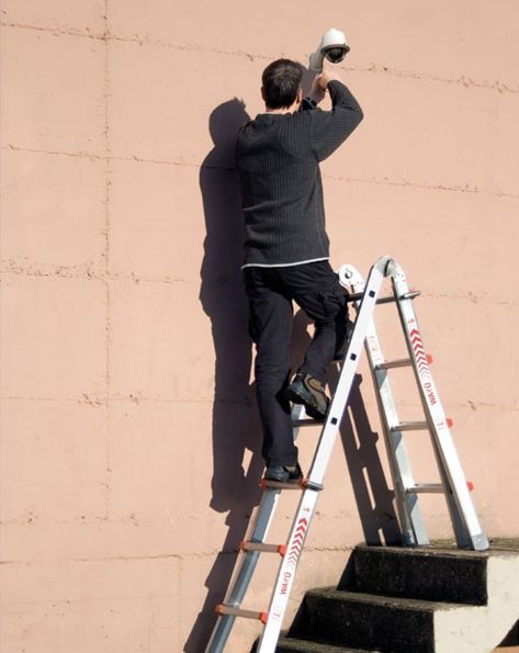 Afbeelding - https-www-ez-catalog-nl-Asset-ead6b90faa3542c0b4f2c8354c05746f-ImageFullSize-639819-telescoopladder-in-gebruik-6-jpg